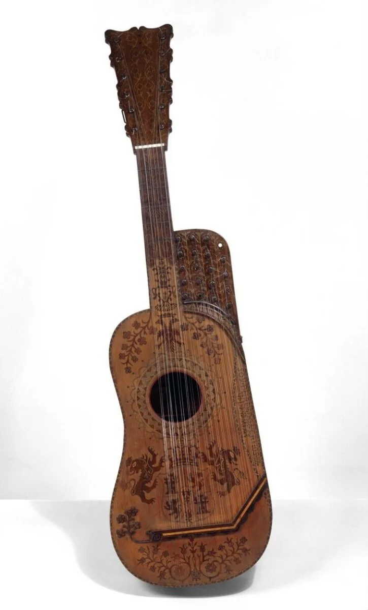 Guitar — تصویر رکورد موزهٔ ویکتوریا و آلبرت