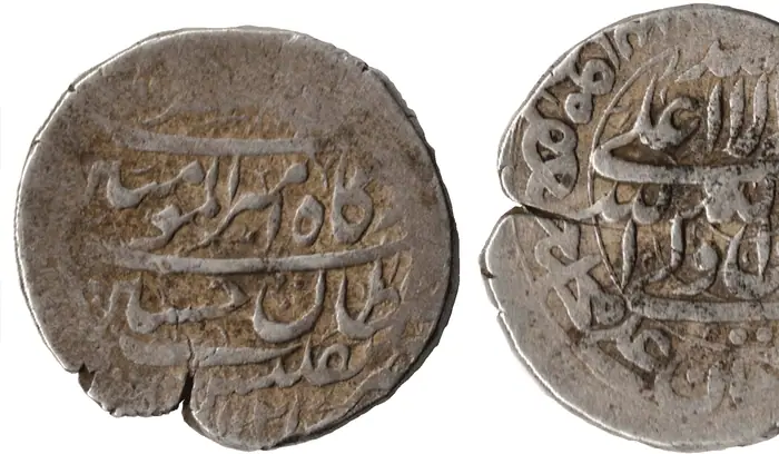 روی و پشت «۴ شاهی — شاه سلطان حسین صفوی، ۱۶۹۵–۱۷۱۲ م» — عکس رکورد کاتالوگ نومیستا