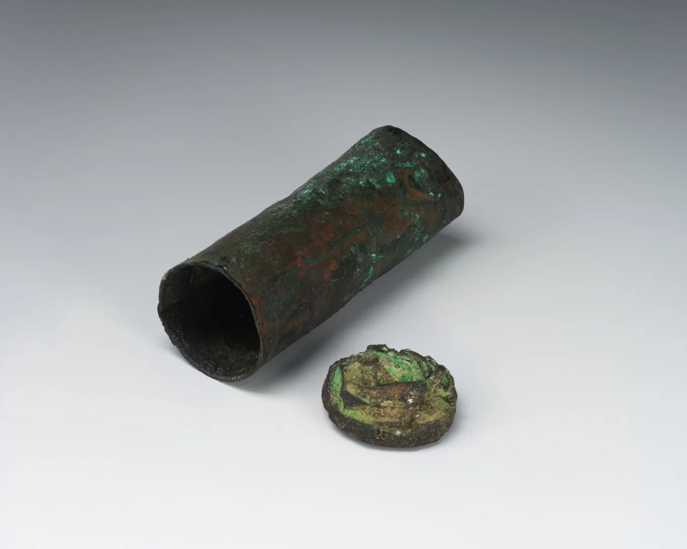 Amulet case — تصویر رکورد موزهٔ متروپولیتن (دسترسی آزاد)
