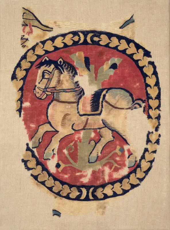 Curtain Fragment with Galloping Horse — تصویر رکورد موزهٔ هنر کلیولند (دسترسی آزاد)