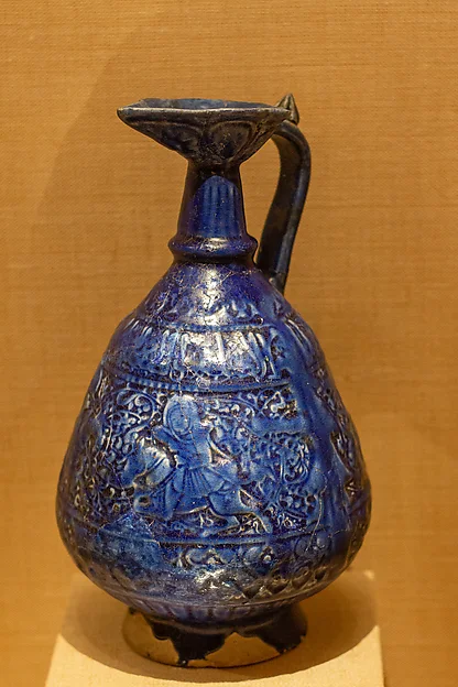 Ewer with Molded Inscriptions and Figures on Horseback — تصویر رکورد موزهٔ متروپولیتن (دسترسی آزاد)