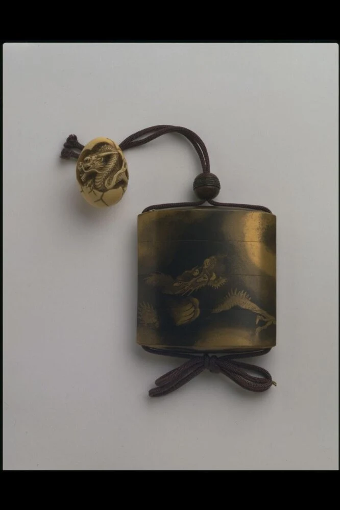 Inrō, netsuke and ojime — تصویر رکورد موزهٔ ویکتوریا و آلبرت