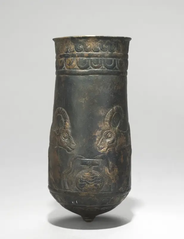 Button-Based Situla — تصویر رکورد موزهٔ هنر کلیولند (دسترسی آزاد)