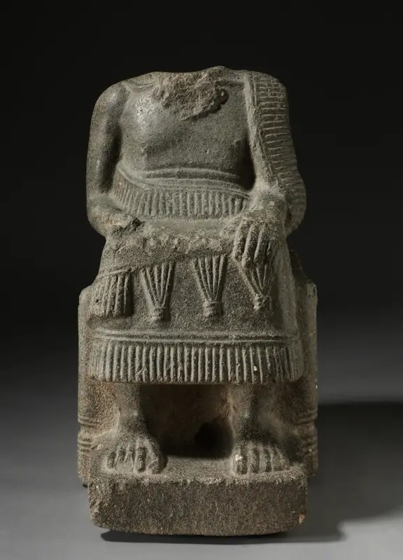Seated Ruler — تصویر رکورد موزهٔ هنر کلیولند (دسترسی آزاد)