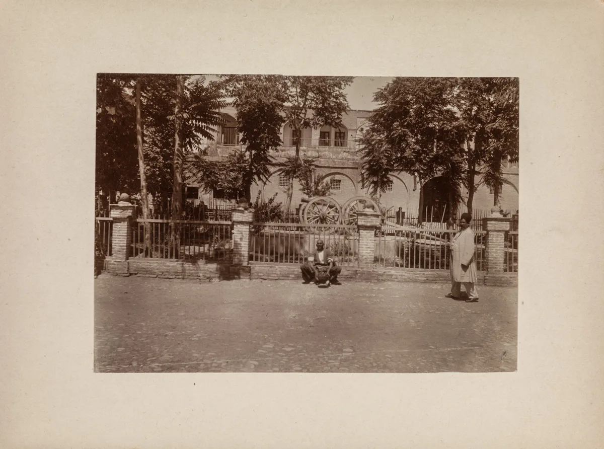 Kanonenplatz in Kermanschah (Vorderasienexpedition 1906-1907 – 4. Persien 1907) — تصویر رکورد یوروپیانا