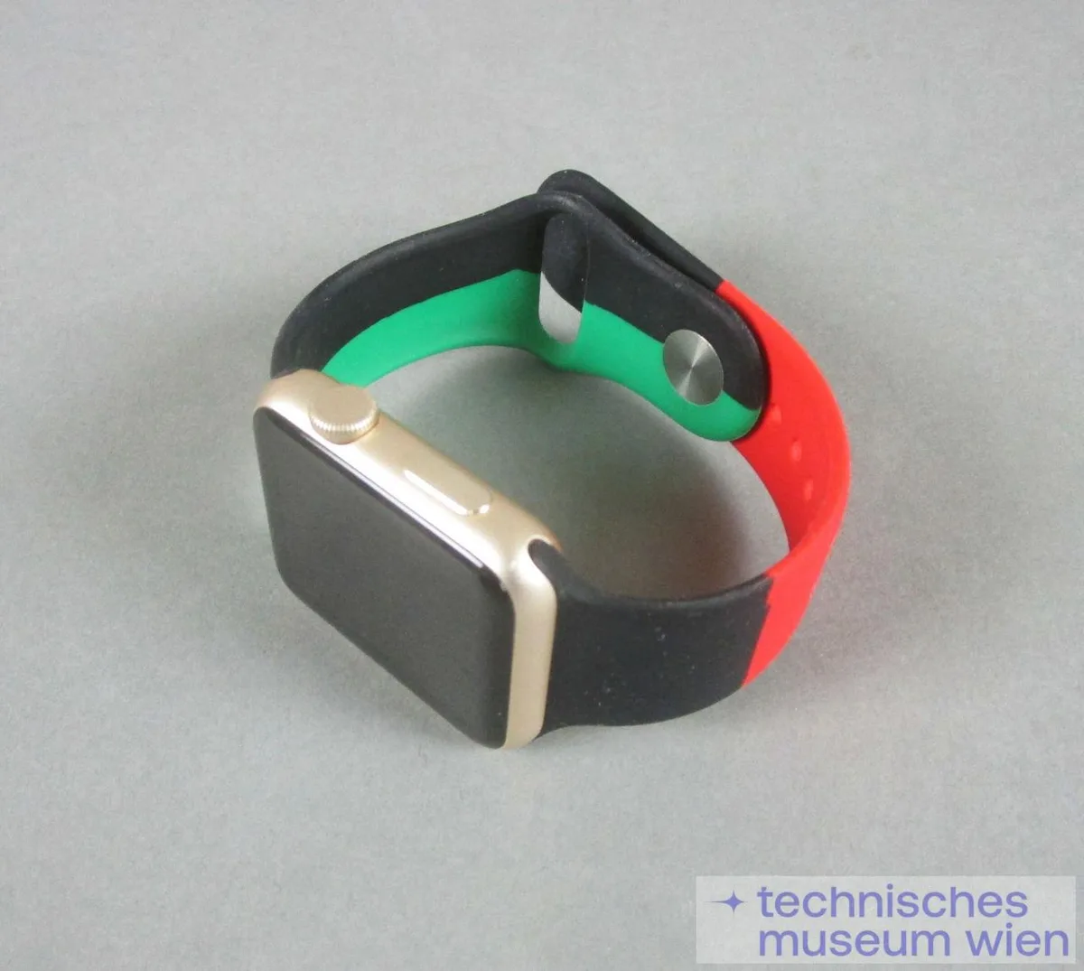 Smartwatch Apple Watch Series 1 42 mm case (A1803) Gold Aluminium — تصویر رکورد یوروپیانا
