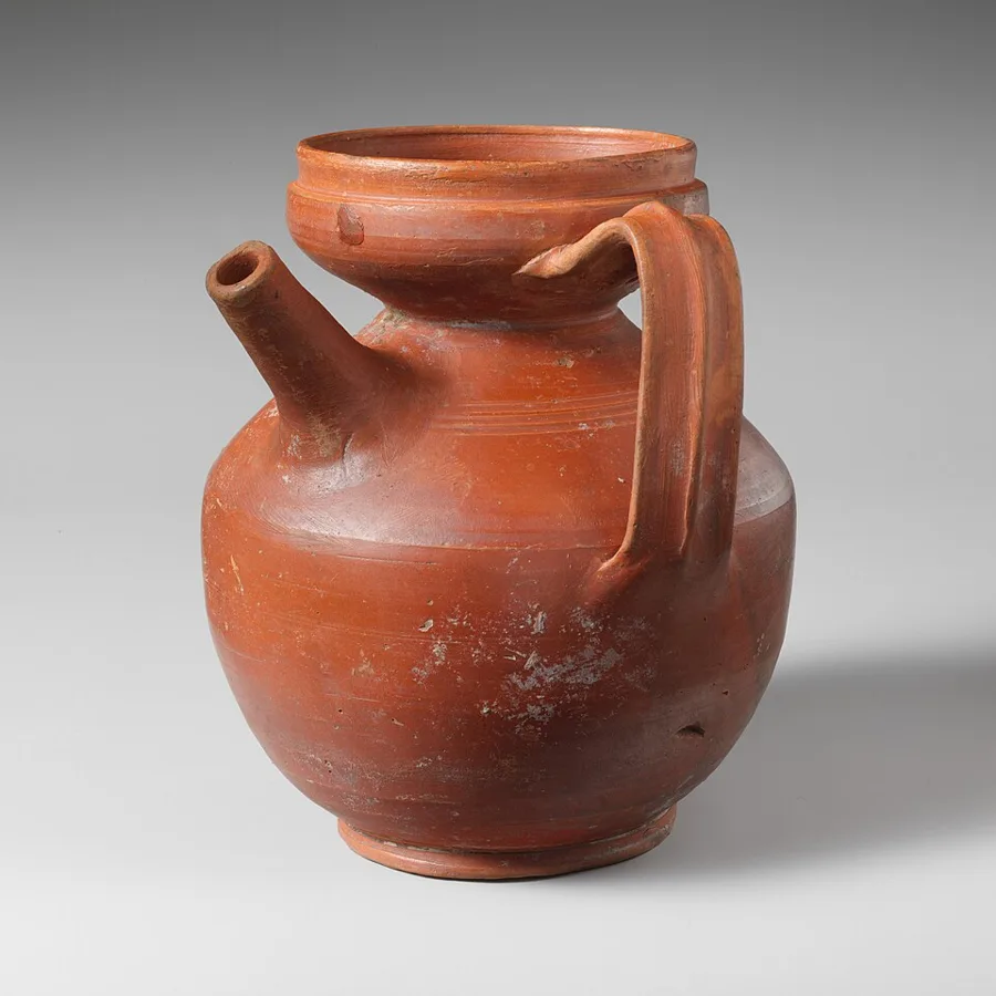 Terracotta strainer jug — تصویر رکورد ویکیداده