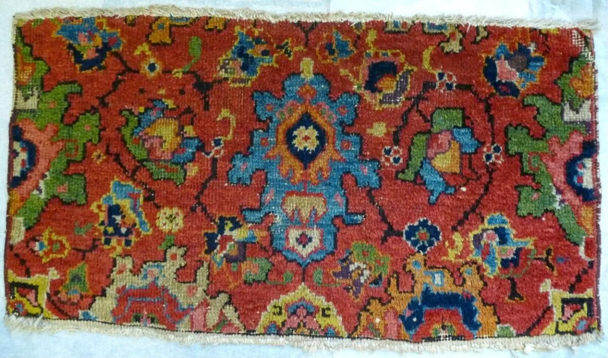 Carpet fragment — تصویر رکورد موزهٔ ویکتوریا و آلبرت