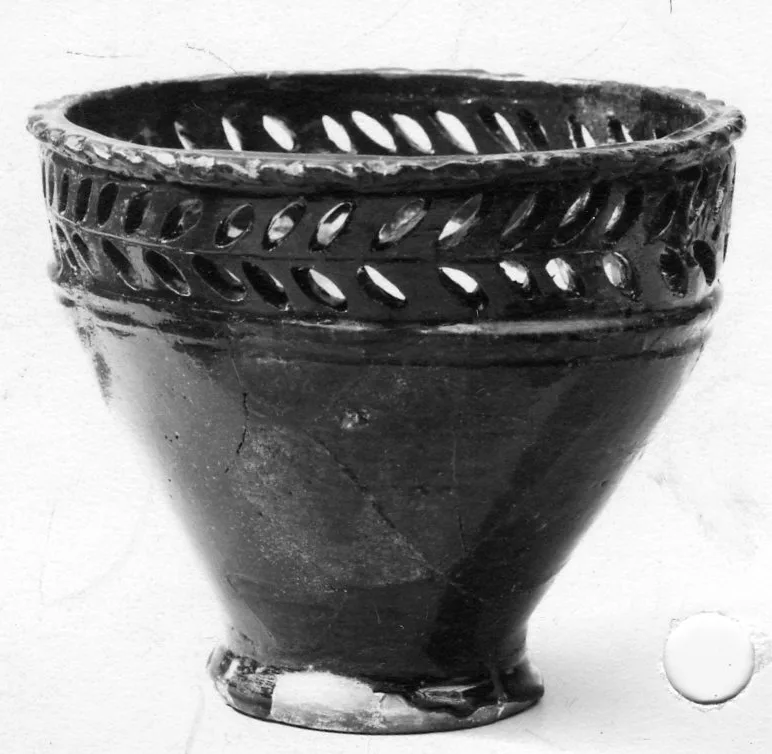 Vase — تصویر رکورد موزهٔ متروپولیتن (دسترسی آزاد)