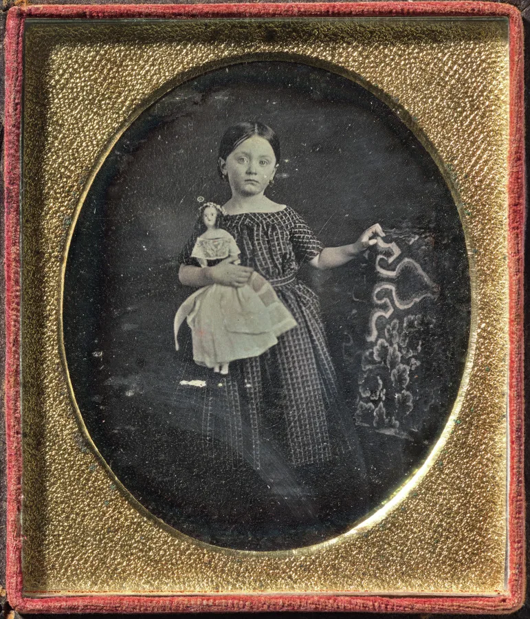 Girl with Doll — تصویر رکورد موزهٔ هنر کلیولند (دسترسی آزاد)