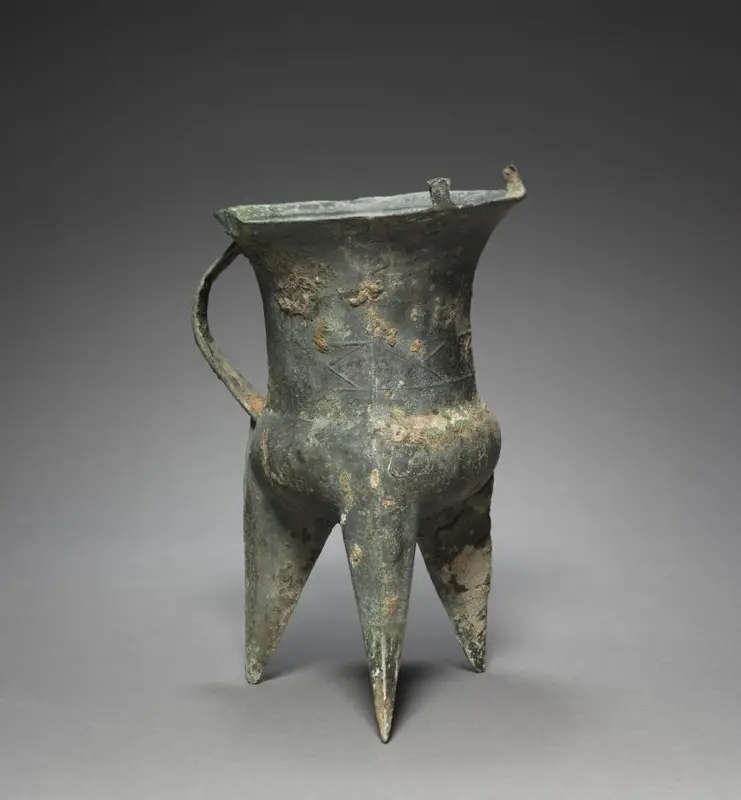 Wine Vessel (Jia) — تصویر رکورد موزهٔ هنر کلیولند (دسترسی آزاد)