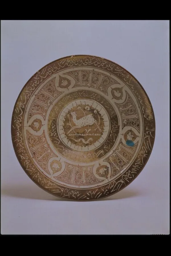 Dish — تصویر رکورد موزهٔ ویکتوریا و آلبرت