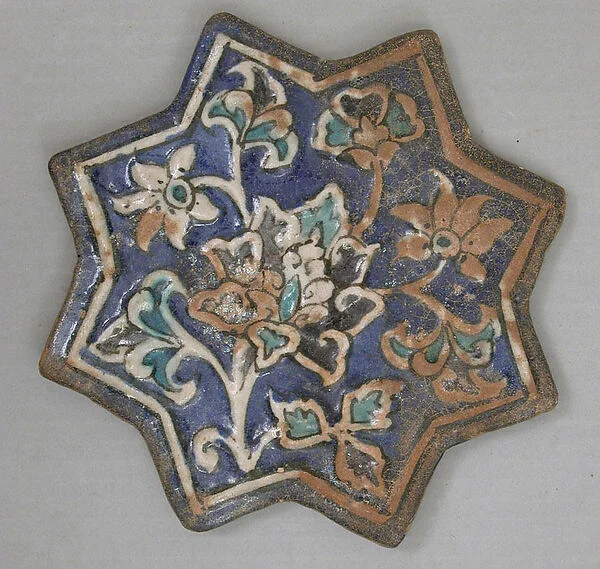 Star-Shaped Tile — تصویر رکورد موزهٔ متروپولیتن (دسترسی آزاد)