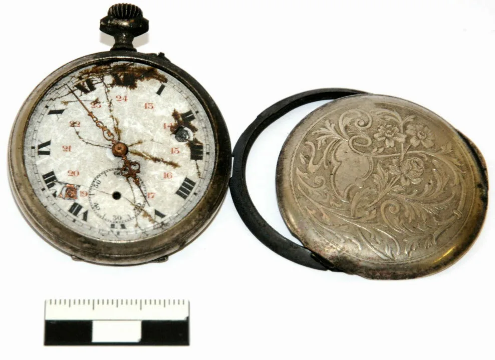 Taschenuhr des verunglückten Steigers Knauer (Schlagwetterexplosion am 03.01.1934 im Braunkohlenbergwerk Zeche Nelson III) — تصویر رکورد یوروپیانا