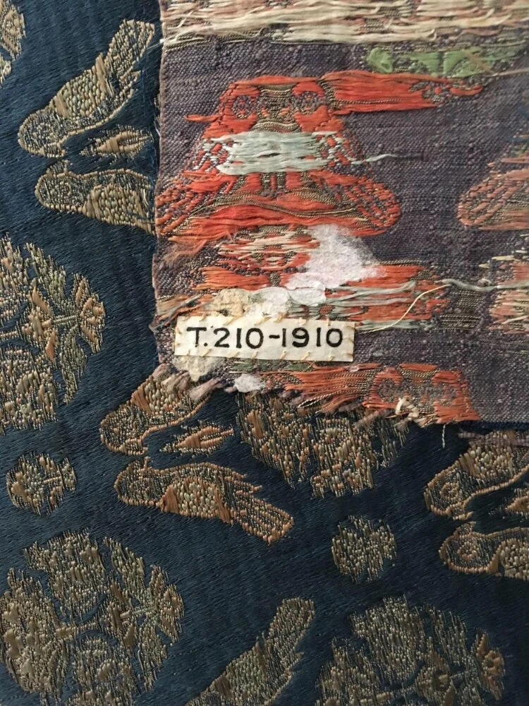 نمای تکمیلی همان اثر — شمارهٔ اموال T.210-1910