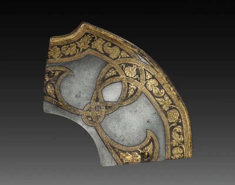 Pommel Plate of a Saddle, from the "Flechtband" Garniture of Rudolf II and Archduke Ernst, Vienna — تصویر رکورد موزهٔ هنر کلیولند (دسترسی آزاد)