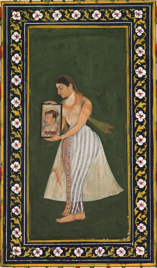 Nur Jahan holding a portrait of Emperor Jahangir — تصویر رکورد موزهٔ هنر کلیولند (دسترسی آزاد)