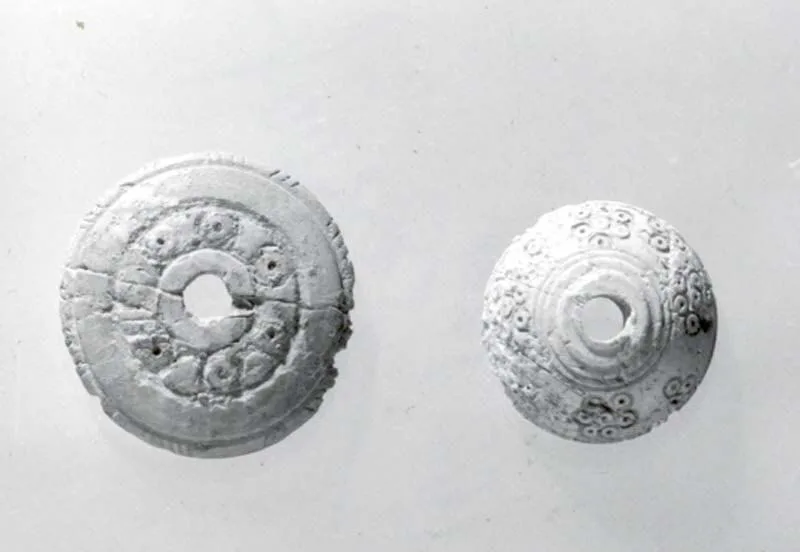 Button — تصویر رکورد موزهٔ متروپولیتن (دسترسی آزاد)