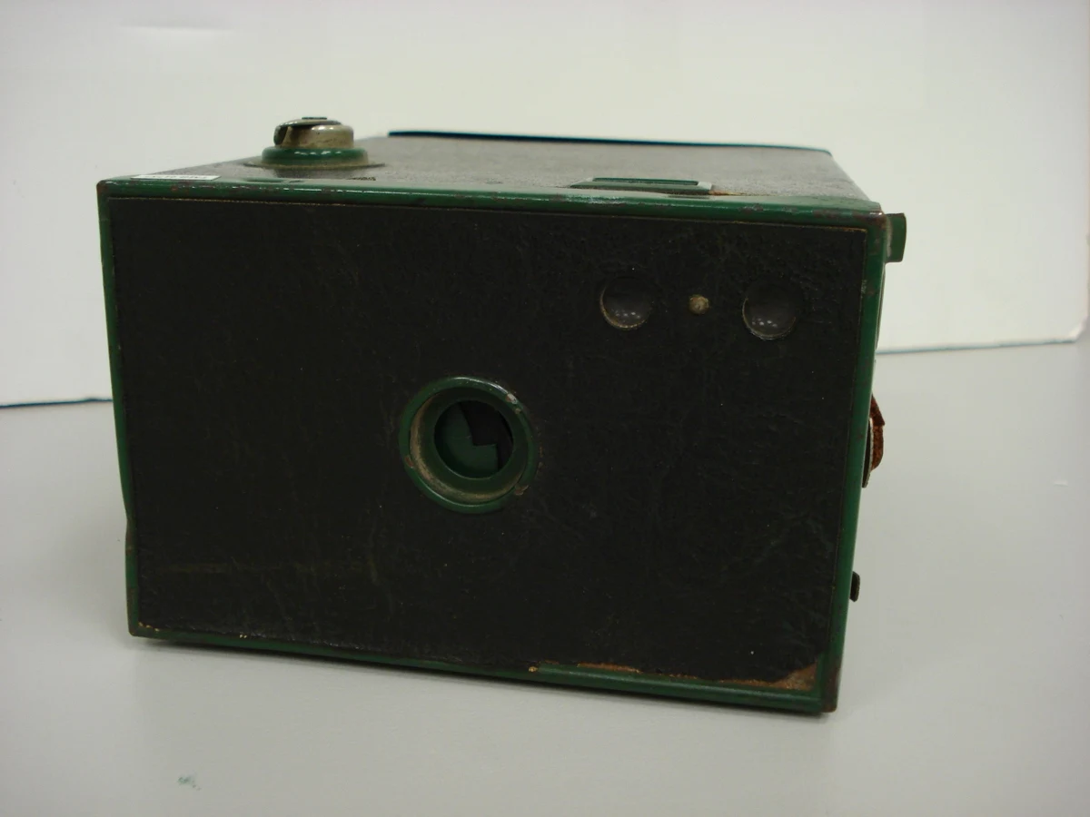 KODAK NO 2A BROWNIE BOX CAMERA — تصویر رکورد یوروپیانا