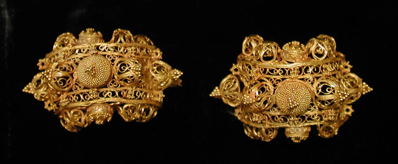 Earring, One of a pair — تصویر رکورد موزهٔ متروپولیتن (دسترسی آزاد)
