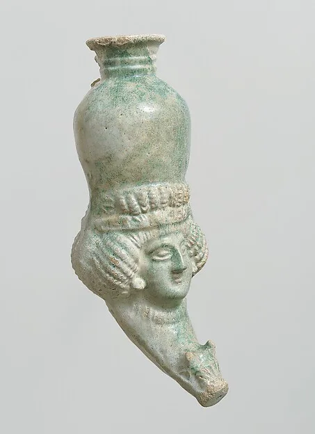 Rhyton with female head — تصویر رکورد موزهٔ متروپولیتن (دسترسی آزاد)