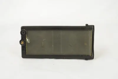 Aparat de fotografiat stereoscopic rigid, marca Le Glyphoscope produs de firma Jules Richard din Paris, Franța, în jurul anului 1920. Suportul de înregistrare este planfilmul pe plăci de sticlă cu for — تصویر رکورد یوروپیانا