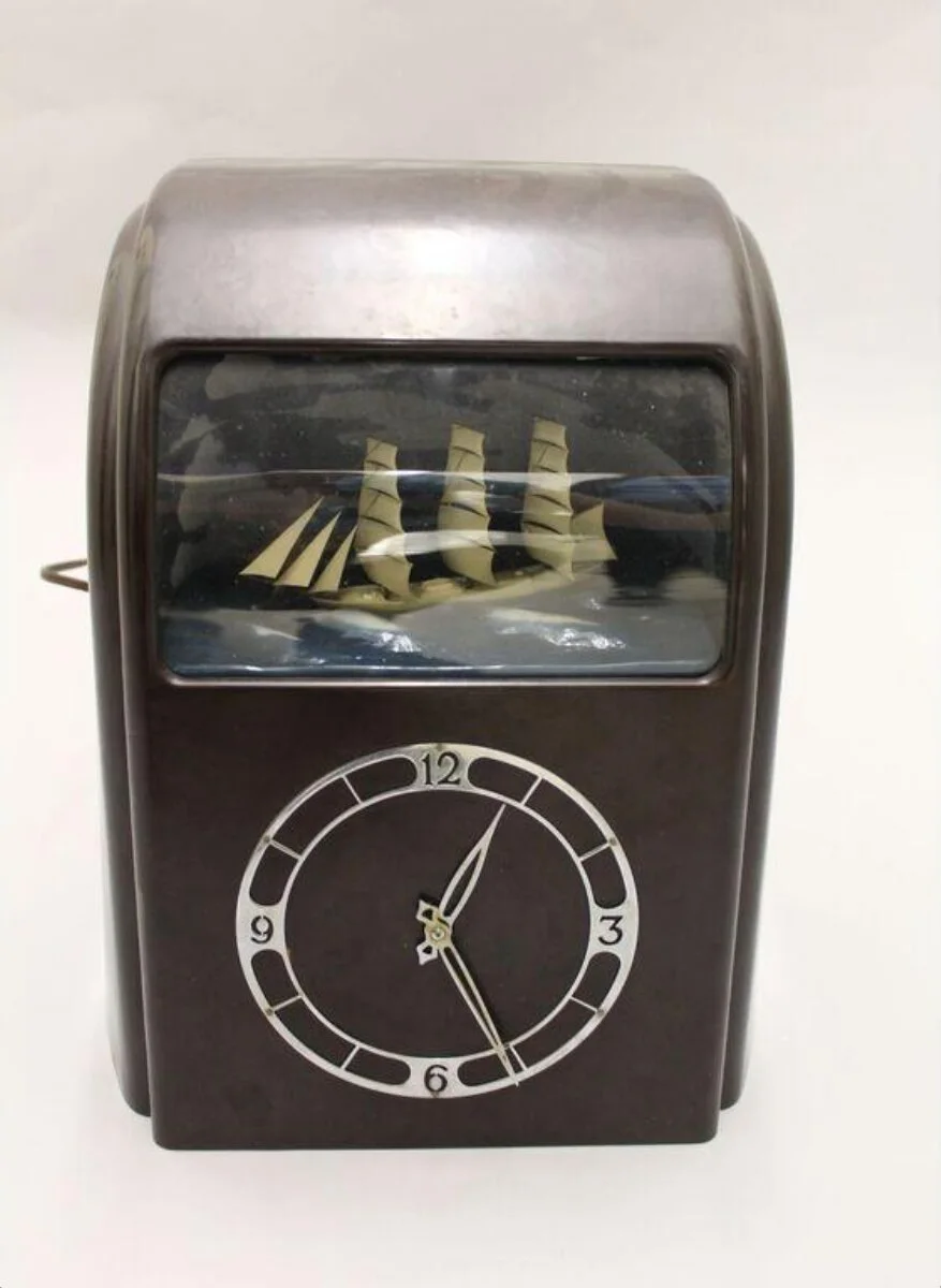 Electronic clock — تصویر رکورد موزهٔ ویکتوریا و آلبرت