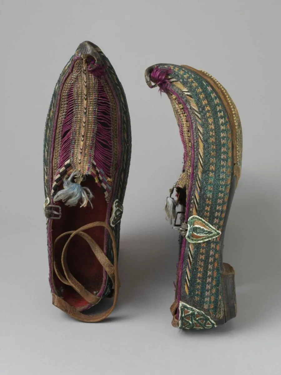 Pair of shoes — تصویر رکورد موزهٔ ویکتوریا و آلبرت