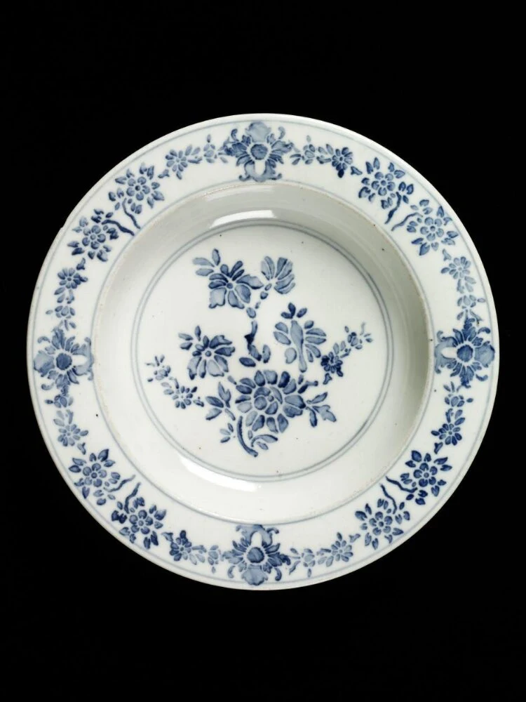 Plate — تصویر رکورد موزهٔ ویکتوریا و آلبرت