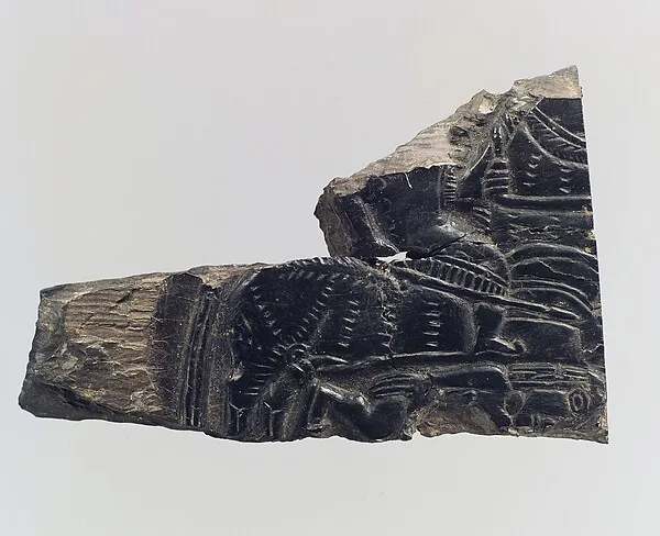 Plaque fragment — تصویر رکورد موزهٔ متروپولیتن (دسترسی آزاد)