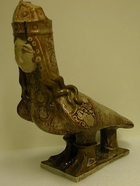 تندیس هارپی (موجود زن-پرنده) — نمای تکمیلی ثبتشده در رکورد موزه