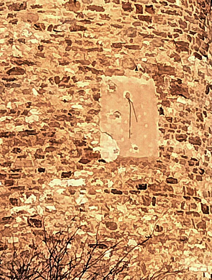 تصویر از ردهٔ ویکی‌انبار همین تیپ (Rellotge de Sol de la Torre Salbana)