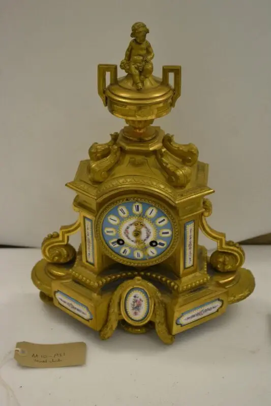 Mantel clock — تصویر رکورد موزهٔ ویکتوریا و آلبرت