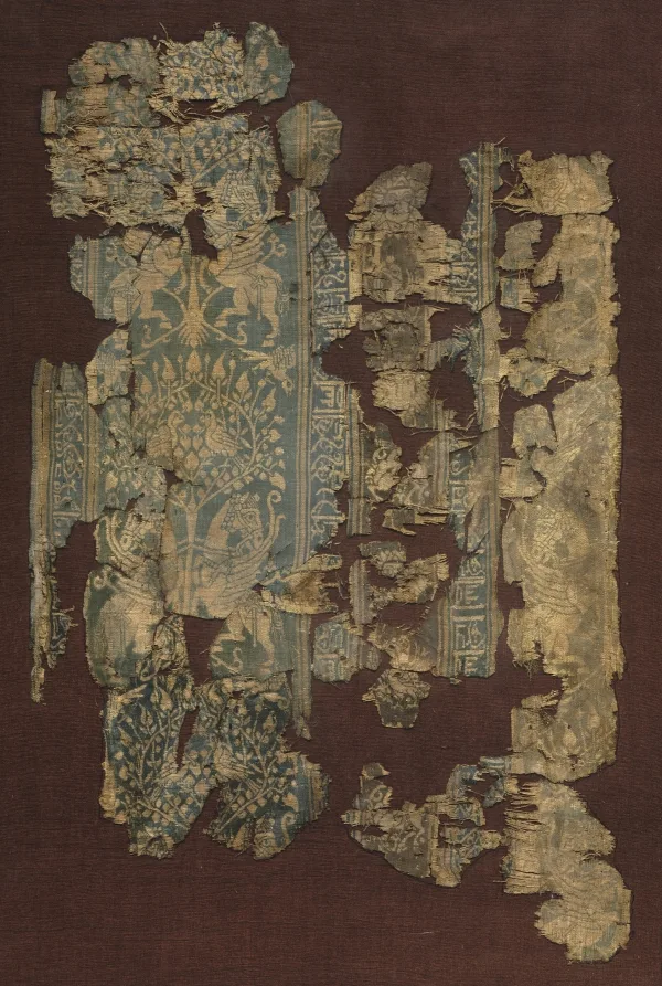 Silk fragment — تصویر رکورد موزهٔ هنر کلیولند (دسترسی آزاد)