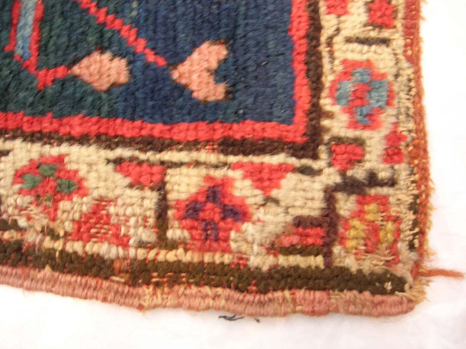 قالی باغی — نمای تکمیلی ثبتشده در رکورد موزه