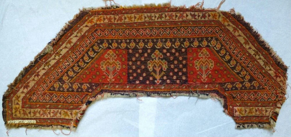 نمای تکمیلی همان اثر — شمارهٔ اموال CIRC.189-1932