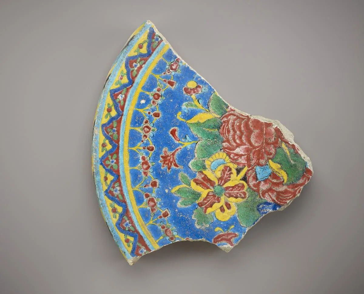 Tile fragment — تصویر رکورد موزهٔ ملی هنر آسیایی اسمیتسونیان (دسترسی آزاد)