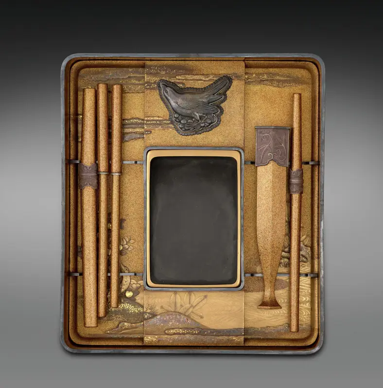 Writing Box (Suzuribako) with the “First Song” (Hatsune) Chapter from the Tale of Genji — تصویر رکورد موزهٔ هنر کلیولند (دسترسی آزاد) — شمارهٔ رکورد 1970.28.a