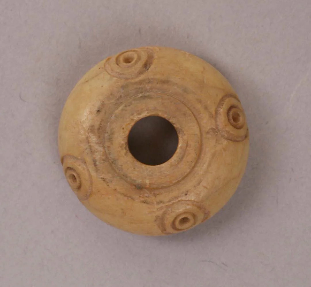 Button or Bead — تصویر رکورد موزهٔ متروپولیتن (دسترسی آزاد)