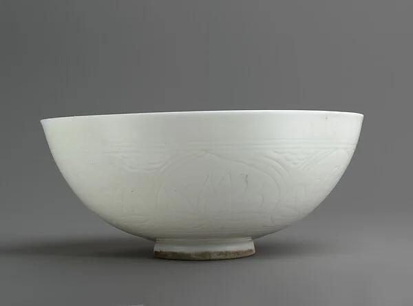 Bowl with Incised Lotus Flowers — تصویر رکورد موزهٔ متروپولیتن (دسترسی آزاد)