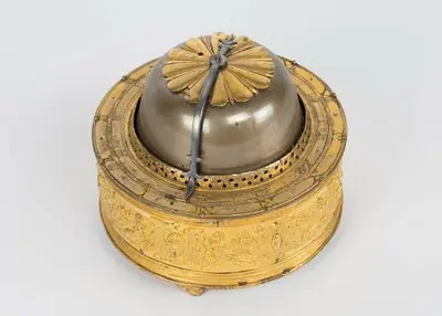Tischuhr, wohl Dänemark, Anfang 17. Jahrhundert — تصویر رکورد یوروپیانا