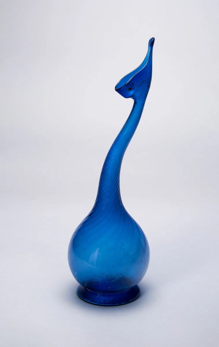 Swan-Necked Flask — تصویر رکورد مؤسسهٔ هنر شیکاگو (دسترسی آزاد)