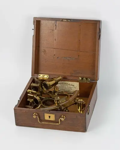 Spiegelsextant, George Lee und Son, Portsmouth, um 1900. — تصویر رکورد یوروپیانا