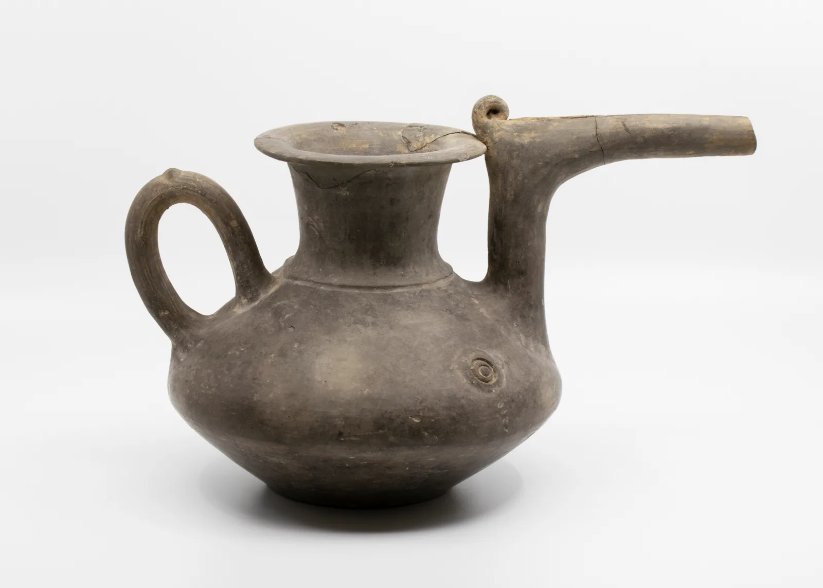 Spouted vessel — تصویر رکورد موزهٔ متروپولیتن (دسترسی آزاد)