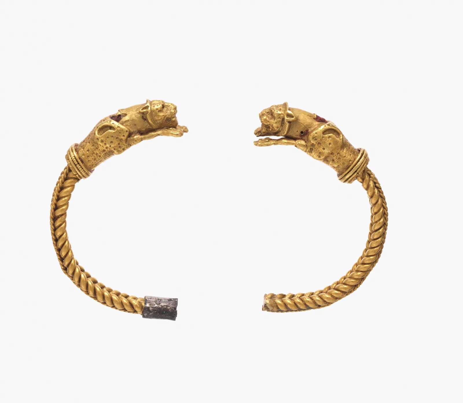 Bracelet with terminals in form of lion foreparts — تصویر رکورد موزهٔ متروپولیتن (دسترسی آزاد)