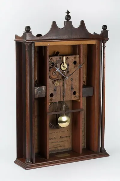 Tischuhr (Shelf Clock), Ephraim Downes, Bristol (USA), um 1830 — تصویر رکورد یوروپیانا