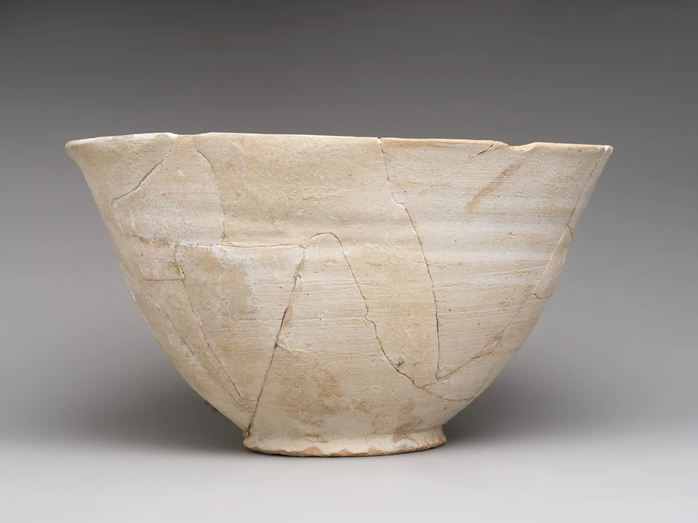 Glazed bowl — تصویر رکورد موزهٔ متروپولیتن (دسترسی آزاد)