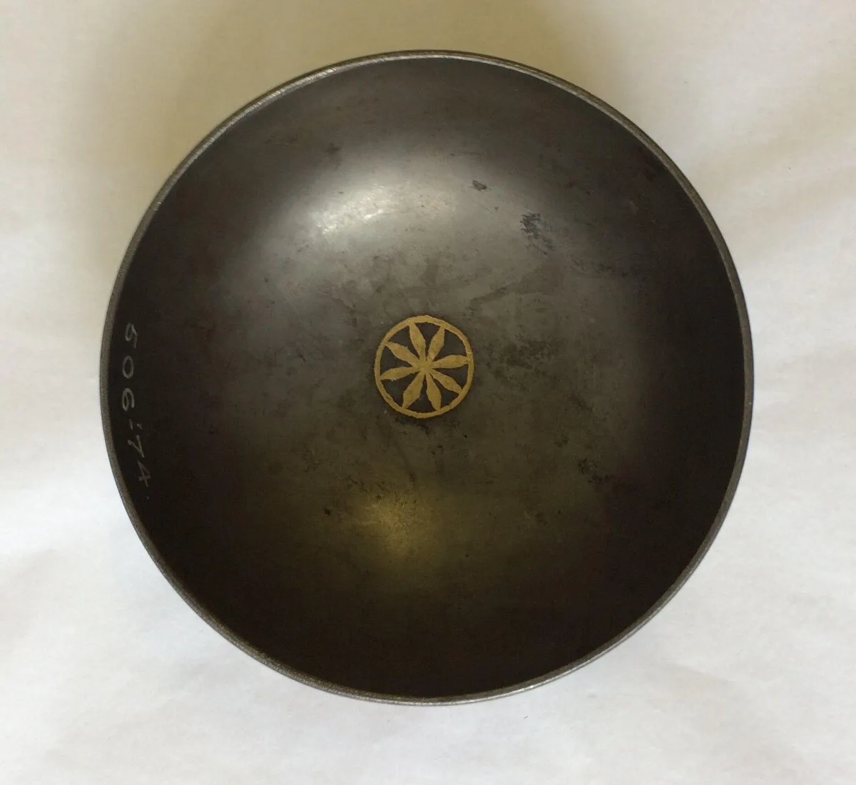 Bowl — تصویر رکورد موزهٔ ویکتوریا و آلبرت