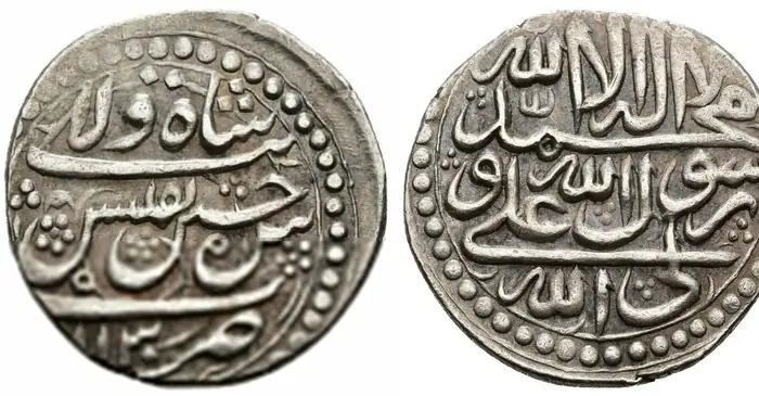 روی و پشت «۴ شاهی — شاه سلطان حسین صفوی، ۱۷۱۸–۱۷۲۲ م» — عکس رکورد کاتالوگ نومیستا