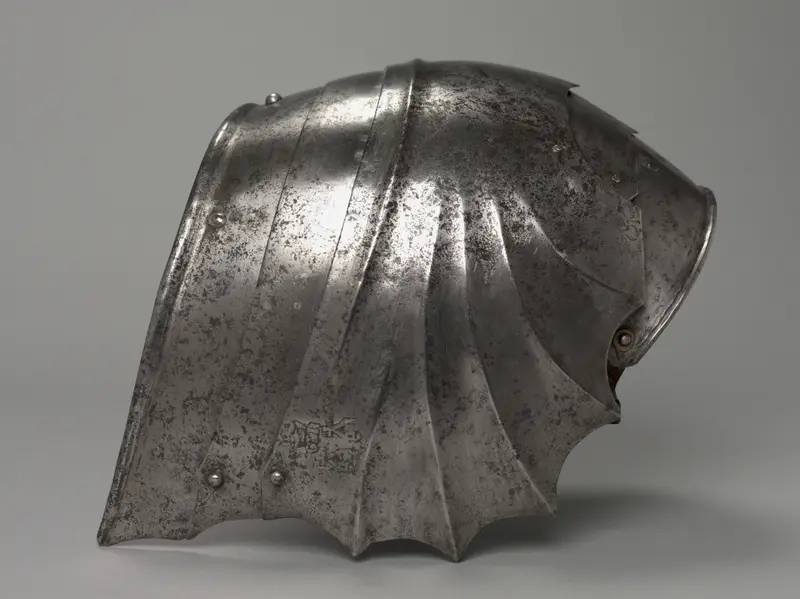 Gothic Fan-Shaped Pauldron (right) — تصویر رکورد موزهٔ هنر کلیولند (دسترسی آزاد)